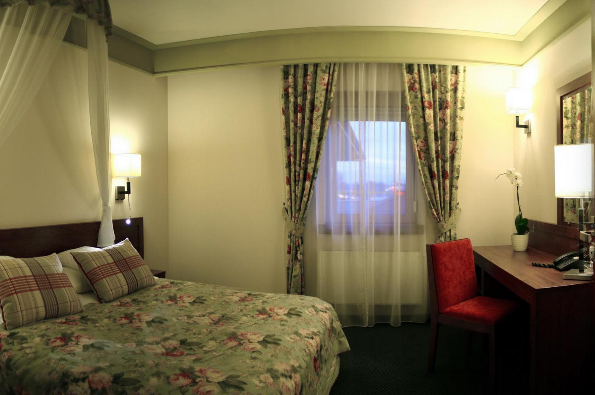 Ahotel 2*
