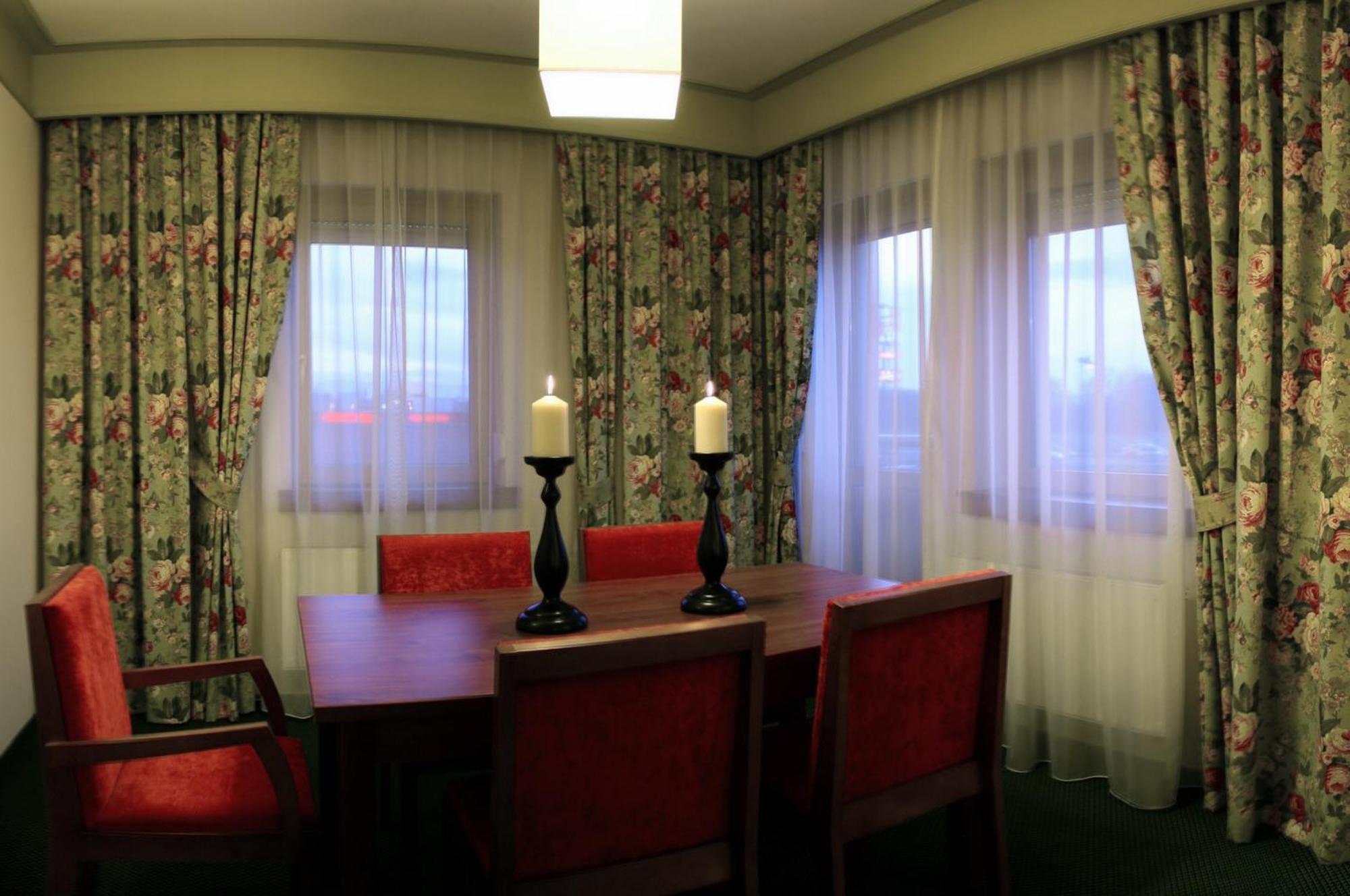 Ahotel Hotel 2*